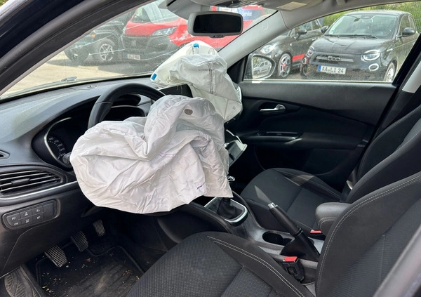 Fiat Tipo cena 25999 przebieg: 100000, rok produkcji 2019 z Poręba małe 106